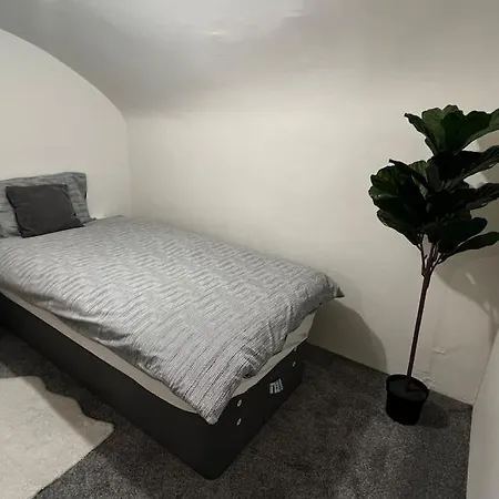 Apartamento Cozy 3 Bed Flat Near To Station Londres Exterior foto