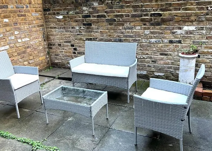 Cozy 3 Bed Flat Near To Station